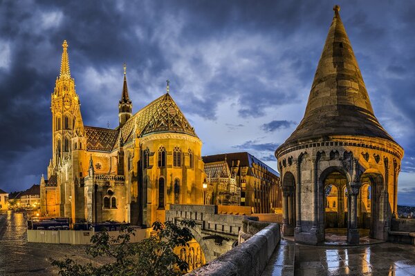 In Ungarn ist die St.-Mathias-Kirche in Budapest sehr alt