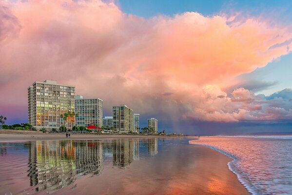 Pink clouds of the city of dreams