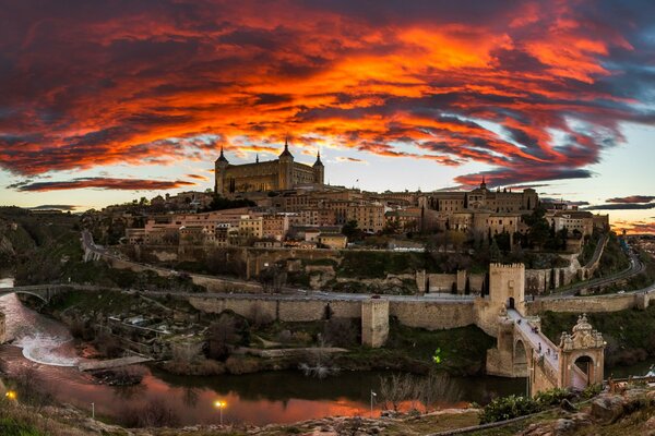 Espagne rouge ciel lueur sur le château