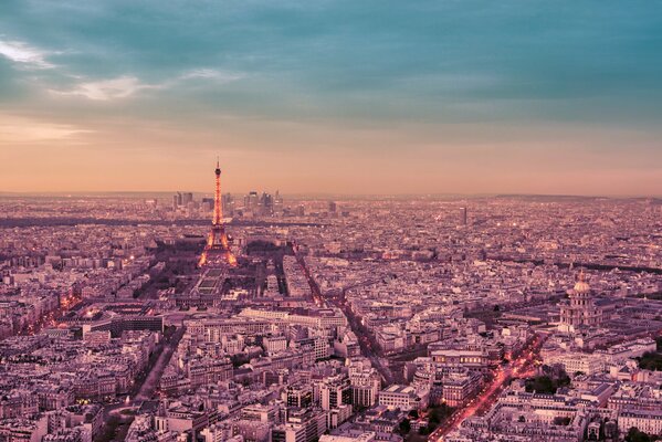 Panorama des romantischen Paris am Nachmittag