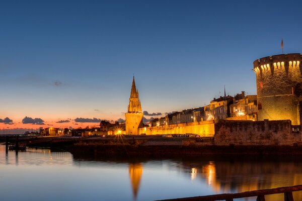 Château de la Rochelle sur fond de coucher de soleil