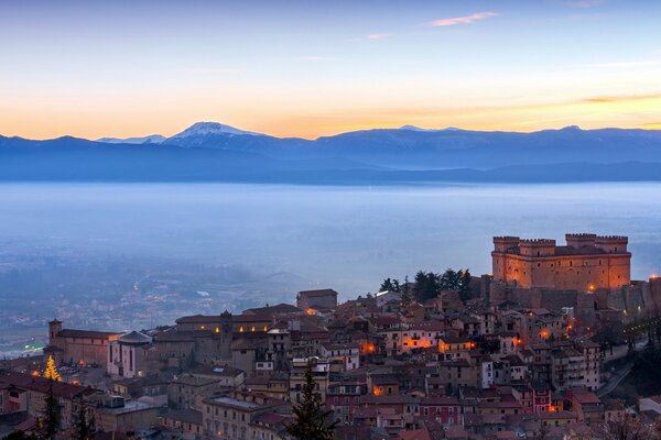 Affascinante bellezza del crepuscolo italiano
