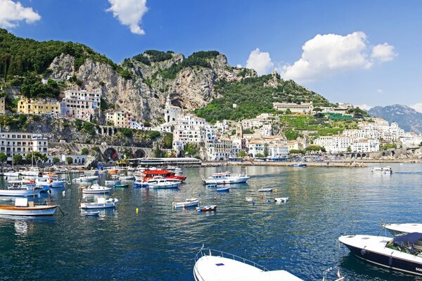 Maisons dans les montagnes de l Italie