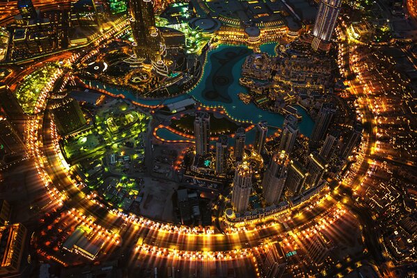 Torre del Burj Khalifa nelle luci. Sera Dubai