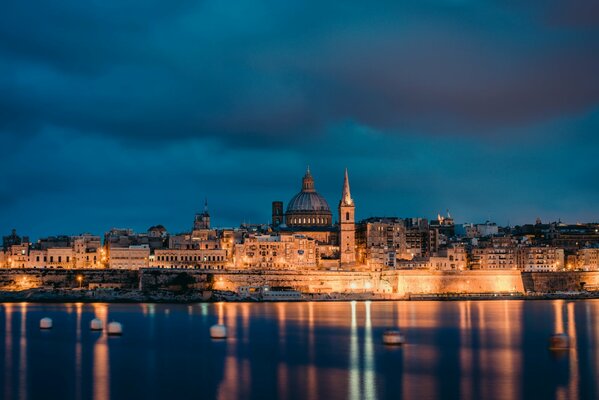 Notte Malta capitale della Valletta