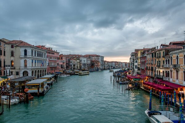 Italien, abendliche einfache Landschaft