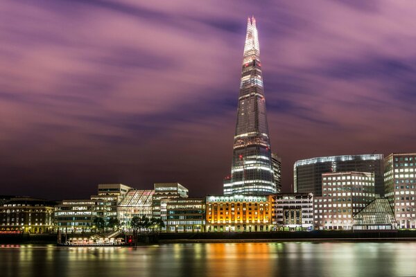 City view of London s night buildings