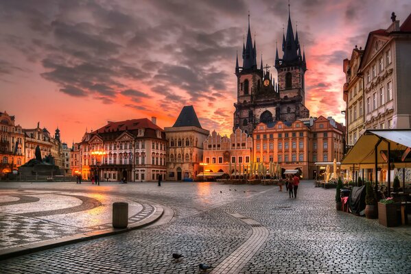 Bella foto di Praga all alba
