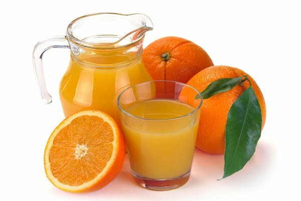 Fruchtsaft aus frisch gepresster Orange
