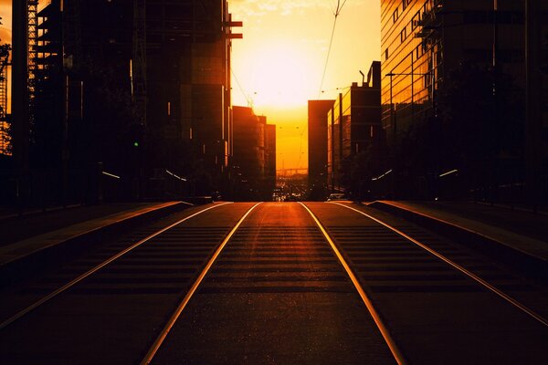 Metropole bei Sonnenuntergang , Autostraße