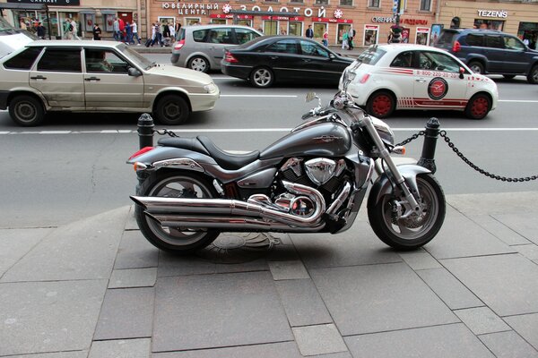 Harley davidson auf der Trotour in der Stadt