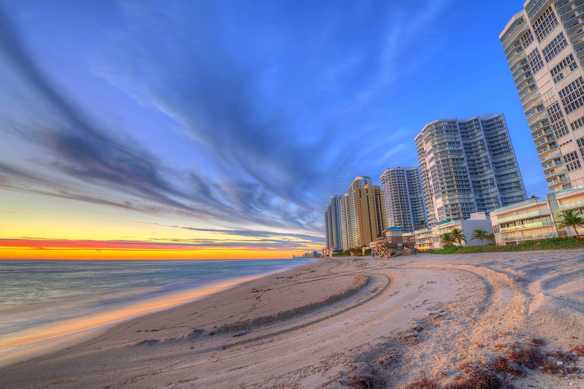 miami floride soir coucher de soleil maisons gratte-ciel plage océan vice-ville