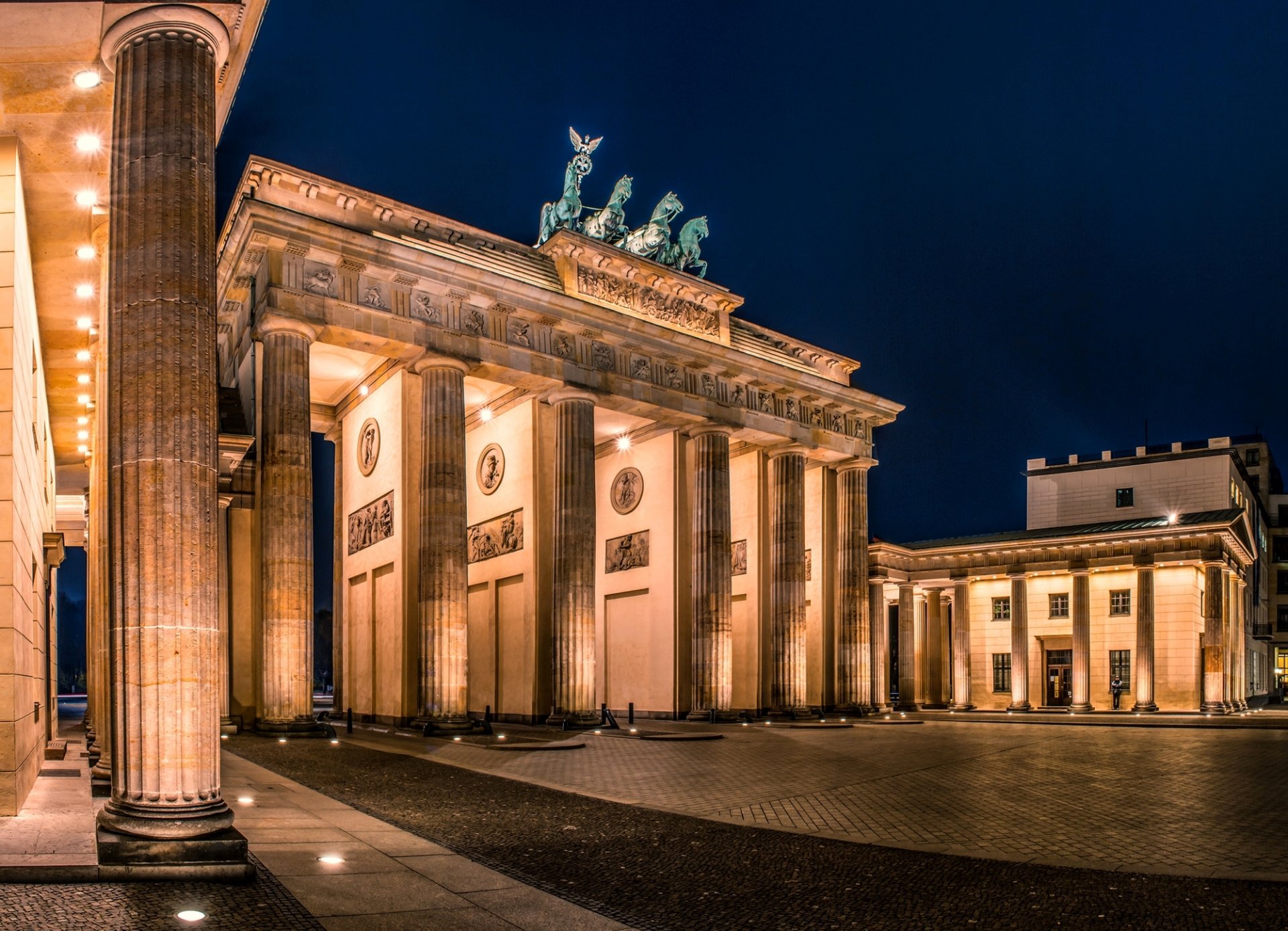 berlino germania porta di brandeburgo città notte illuminazione piazza architettura