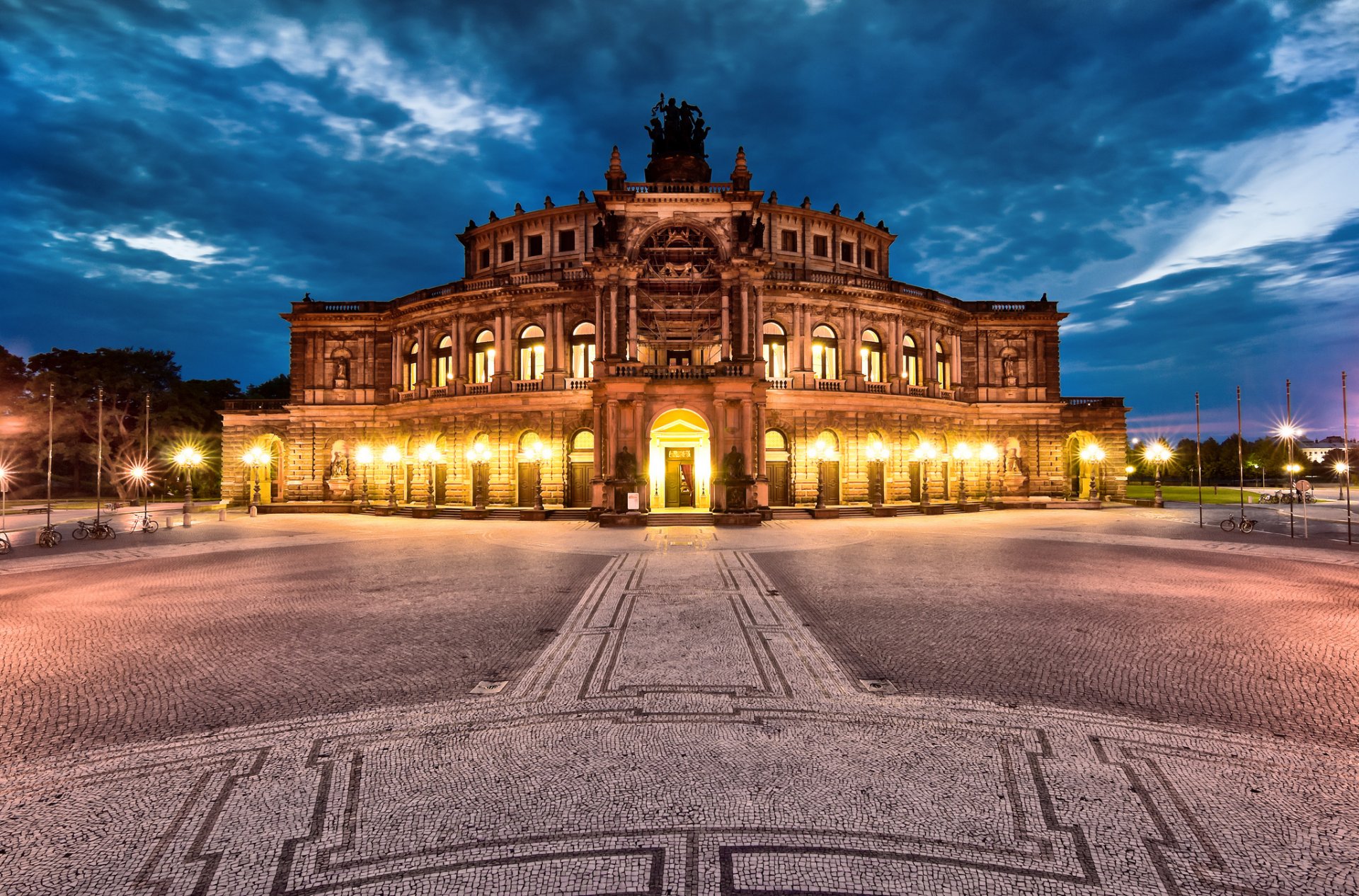 dresden altstadt teatralnaya semper germany theater square semper opera city evening clouds lighting