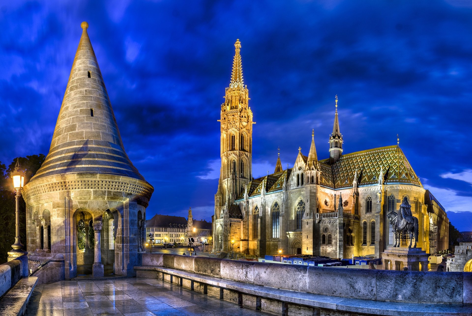 budapest hungría magyarország iglesia matthias matías-templom iglesia de matías ciudad noche luces iluminación arquitectura