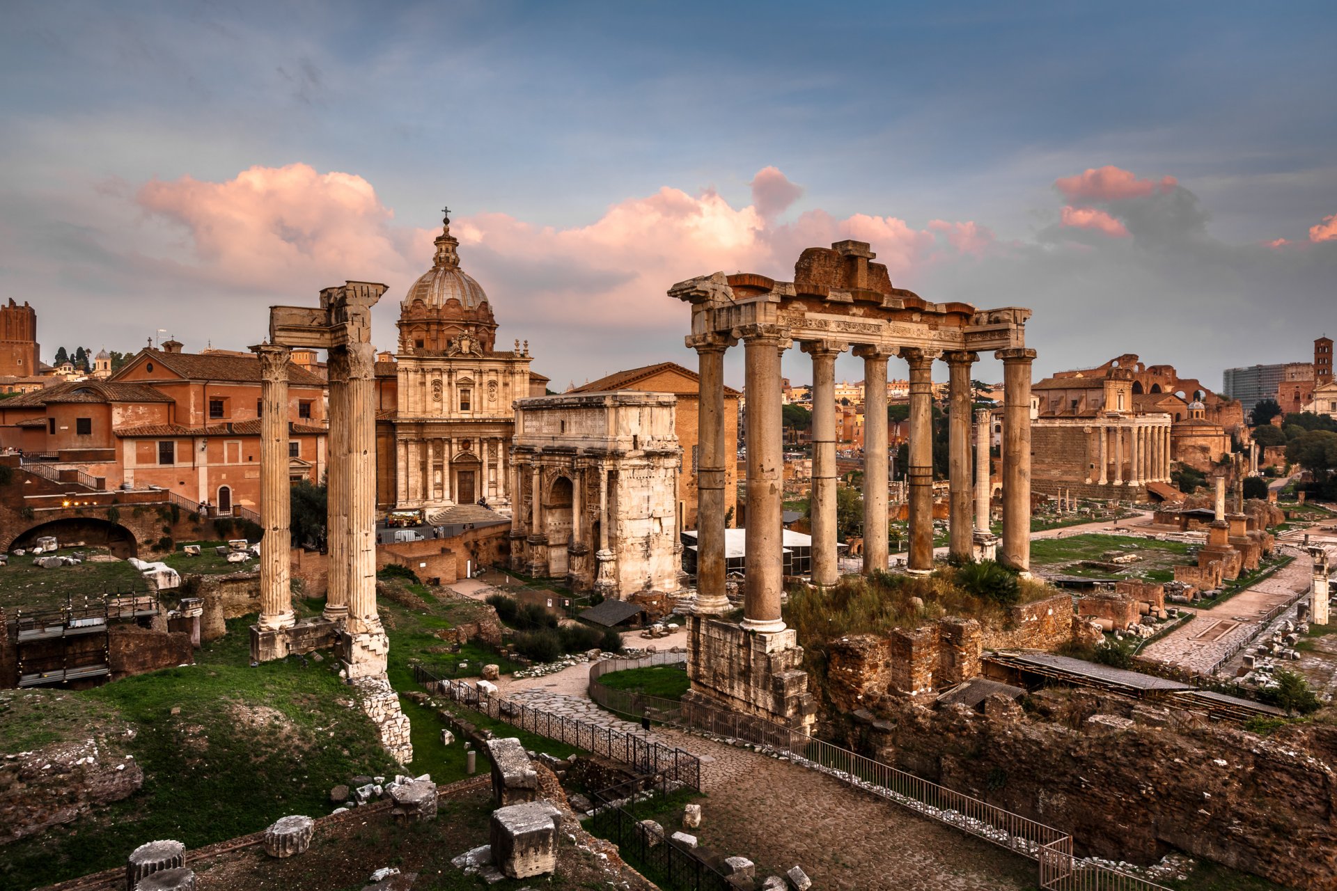 forum romain septime sévère arc temple de saturne rome italie arc de triomphe temple de saturne place ruines colonnes