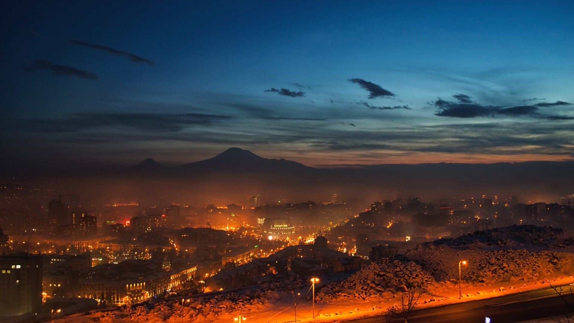 armenia ereván cielo nubes montañas noche luces