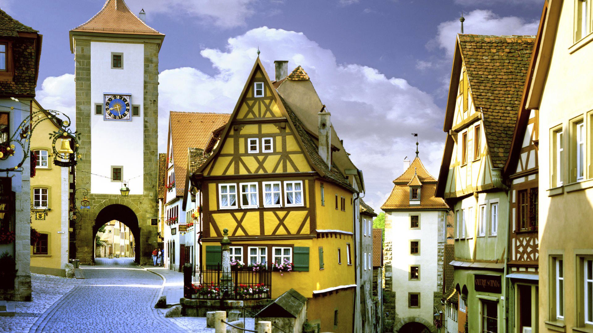 rotenburg deutschland bayern himmel häuser straße tor turm uhr