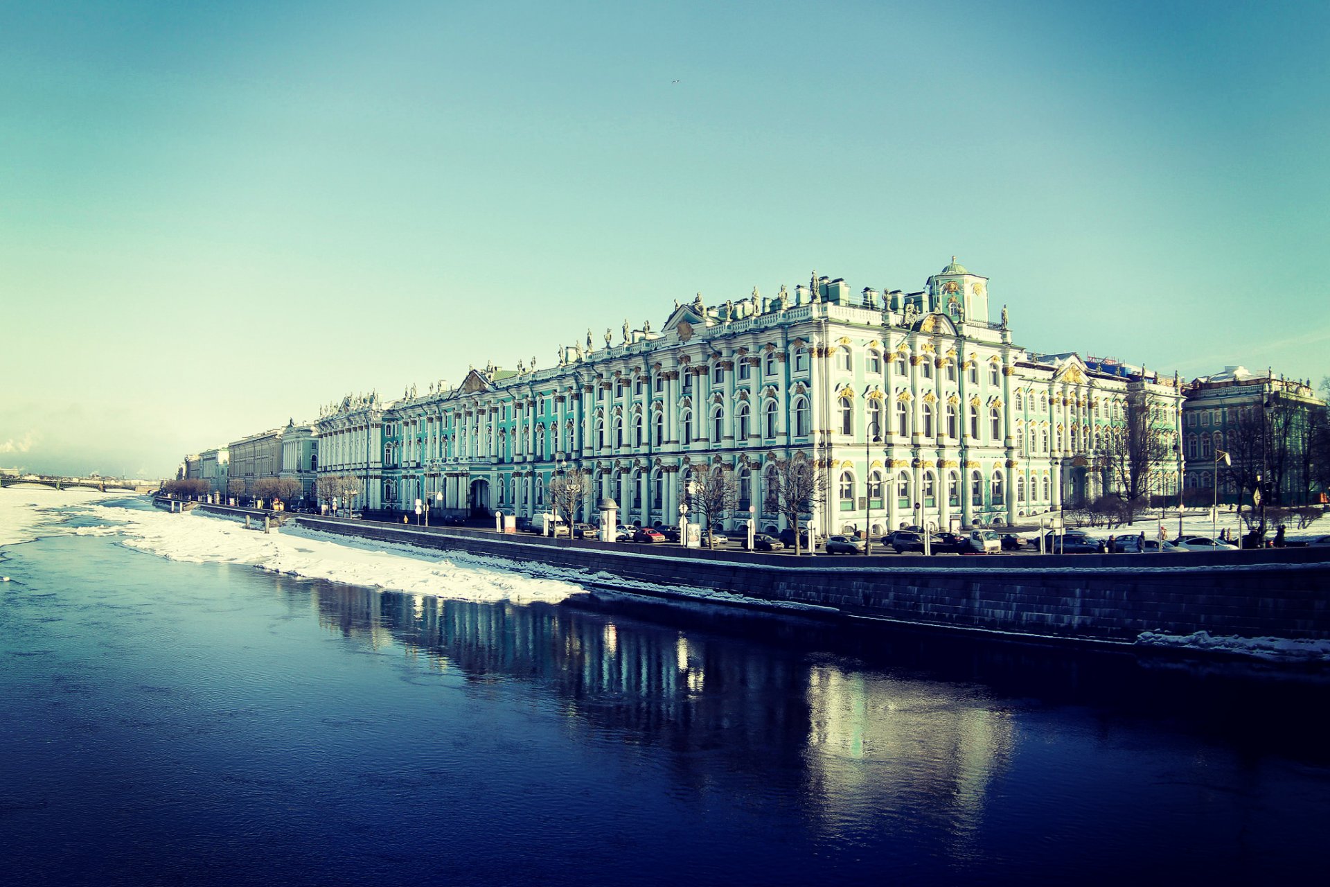 san petersburgo peter rusia san petersburgo río neva museo hermitage terraplén