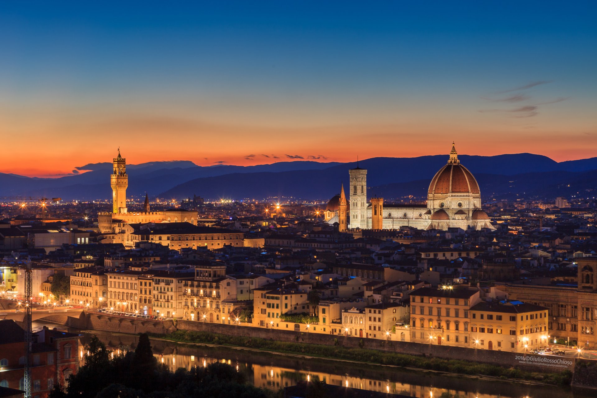 firenze firenze toscana italia la cattedrale di santa maria del fiore palazzo vecchio santa maria del fiore città architettura cattedrale illuminazione sera arancione tramonto cielo