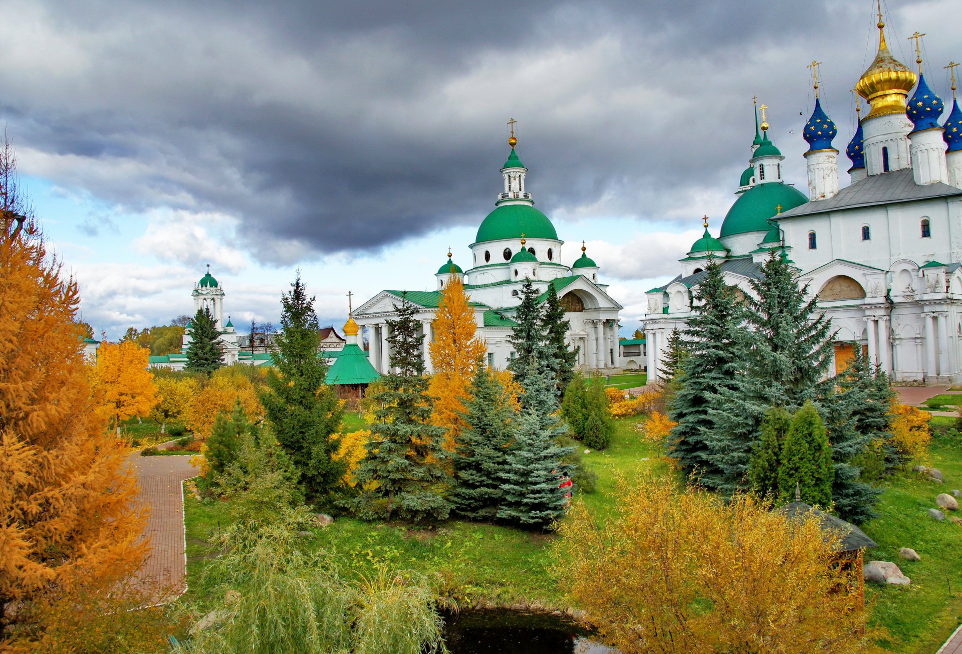 monastère spaso-yakovlevsky rostov russie automne