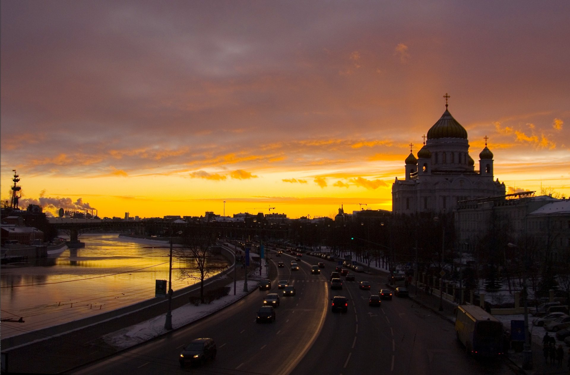 night sun sunset river embankment temple of christ the savior moscow