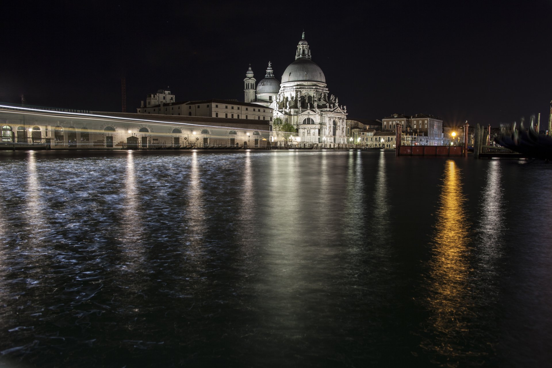 venise italie nuit ville mer canal gondoles eau lumière réflexion