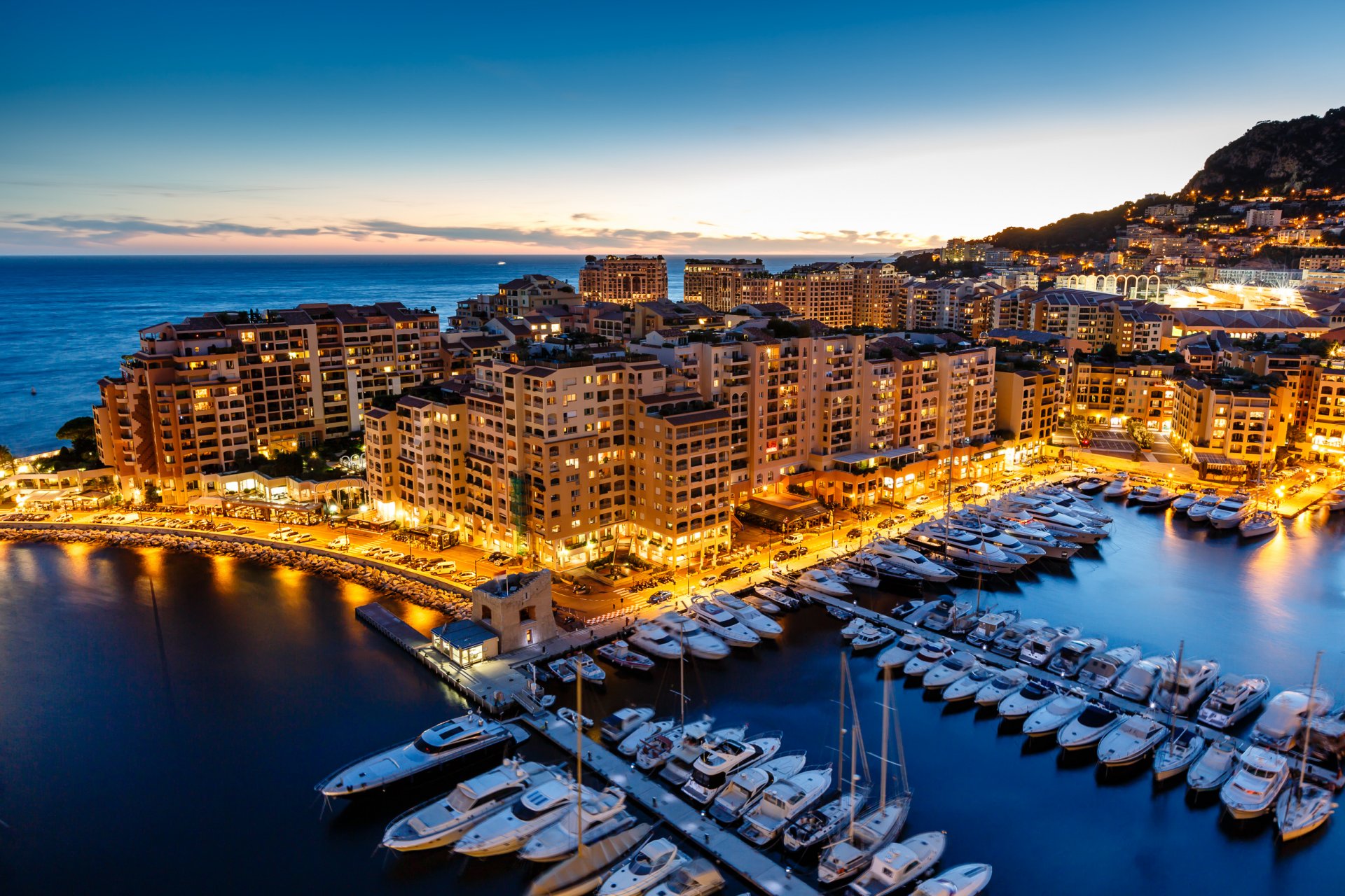 fontvieille principauté monaco principato di monaco côte d azur costa azzurra città mare yacht case edifici sera luci