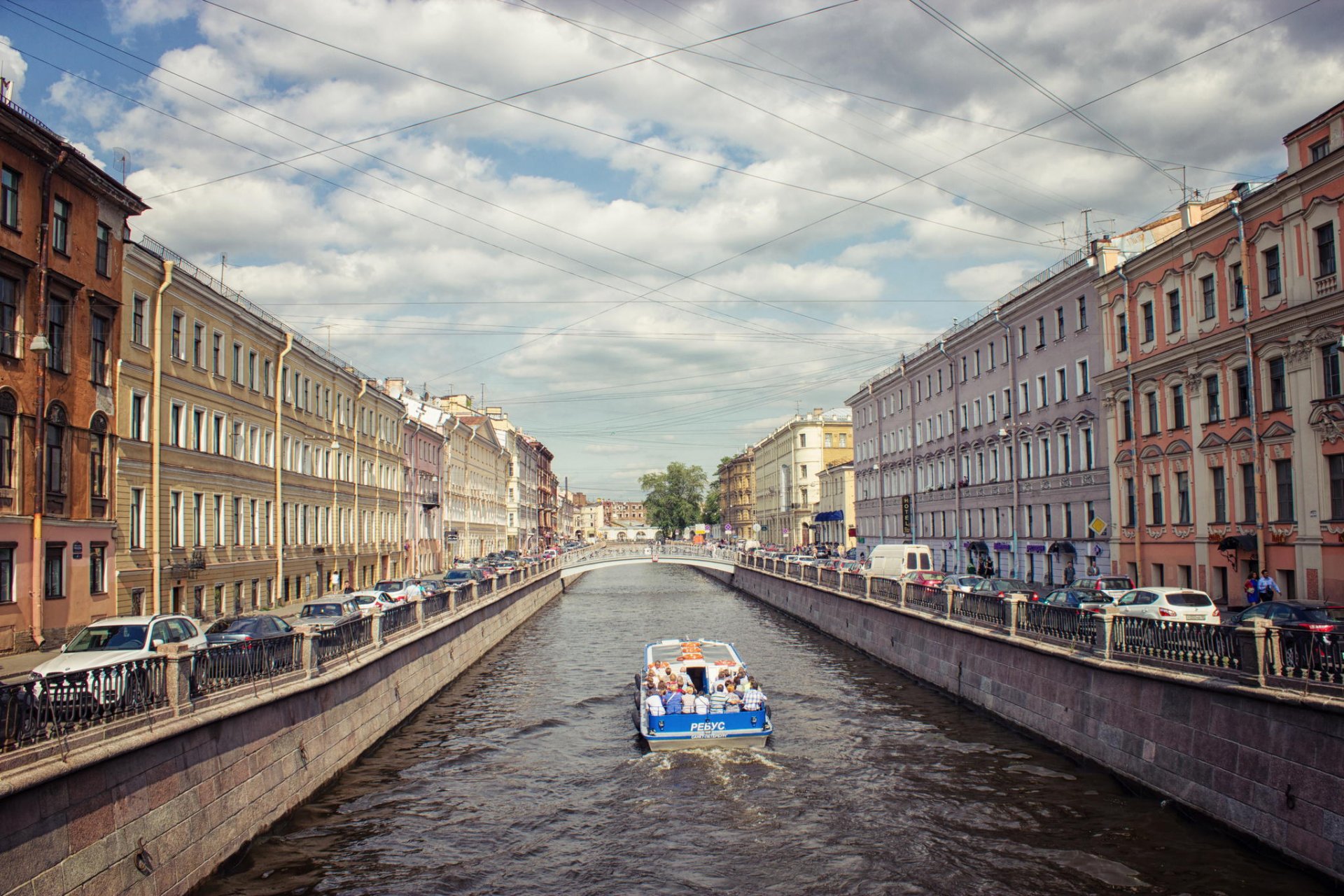 st. petersburg peter russland uferpromenade kanal fluss flusswaschbecken