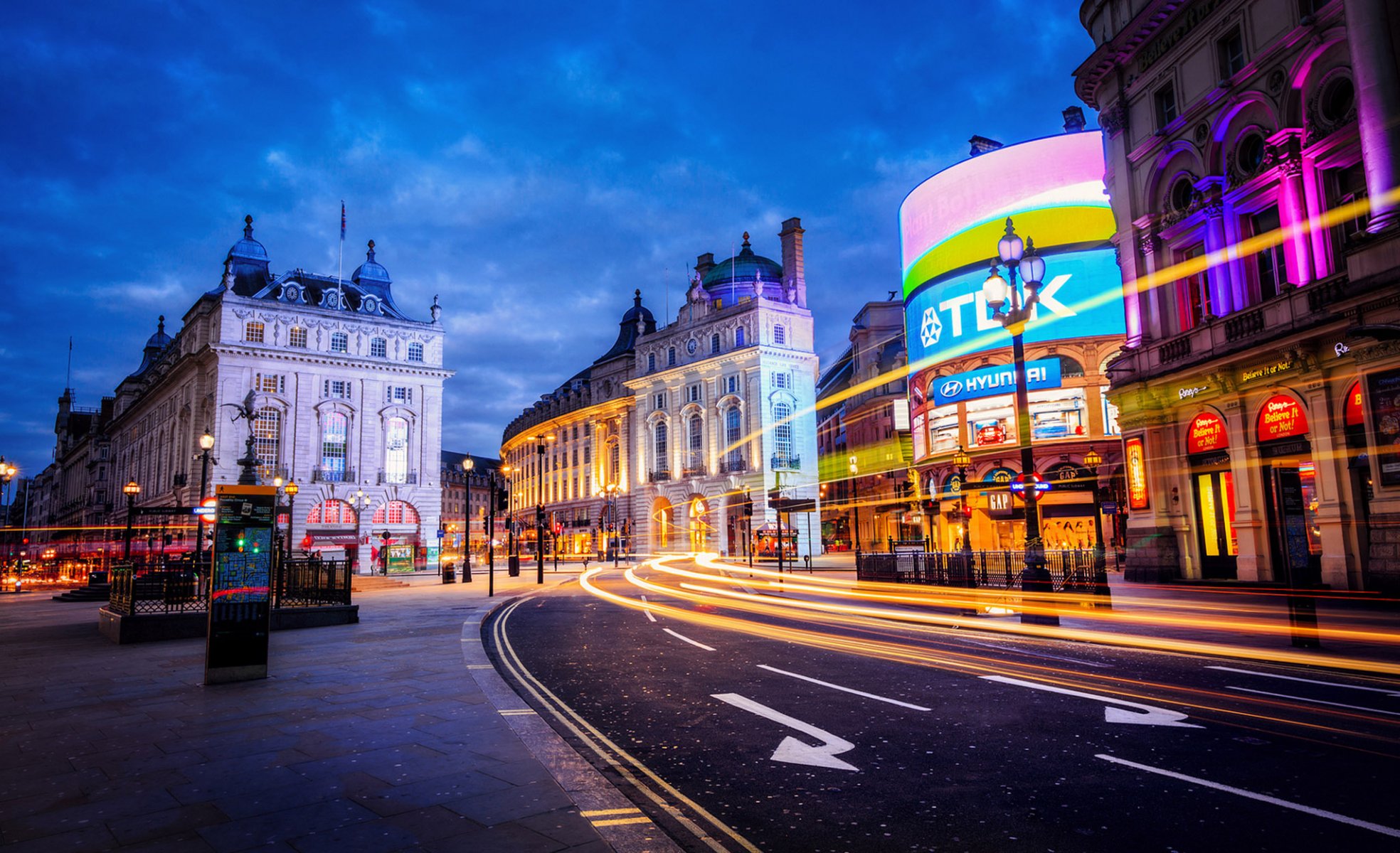 londra inghilterra città regno unito piccadilly strada strada edifici luci luce esposizione sera