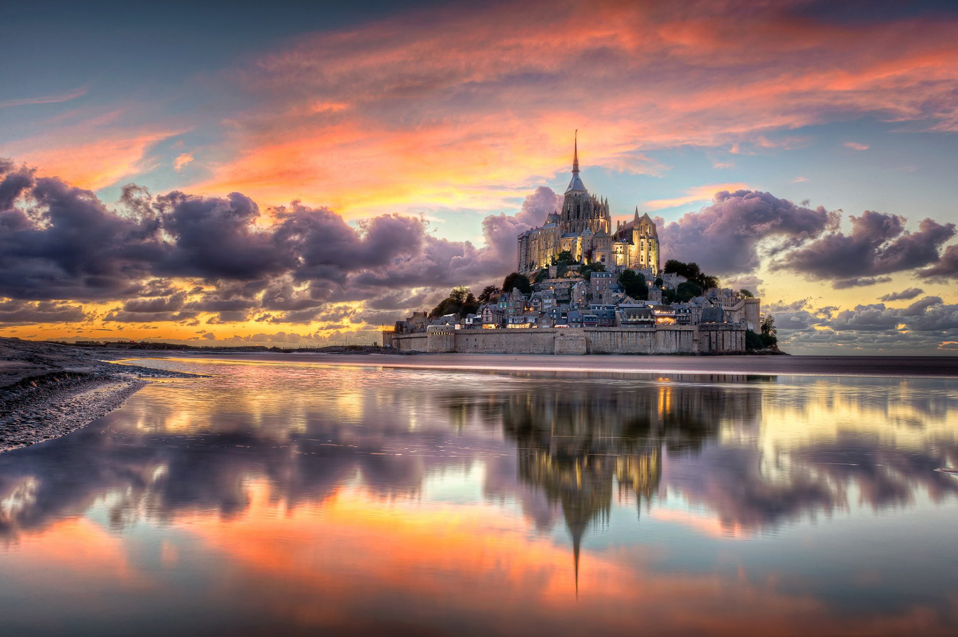 francja normandia miasto twierdza mont saint-michel góra archanioła michała wieczór chmury