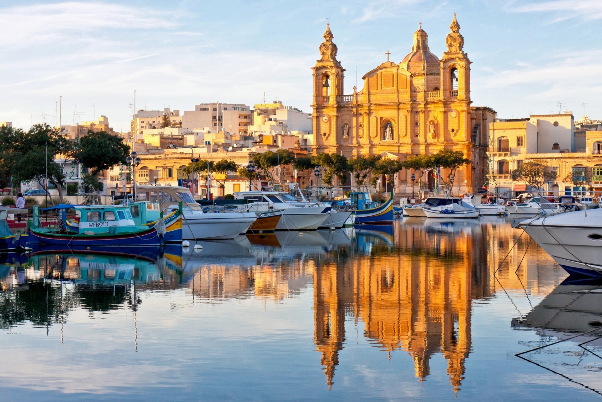 valeta malta puerto catedral reflexión barcos barcos