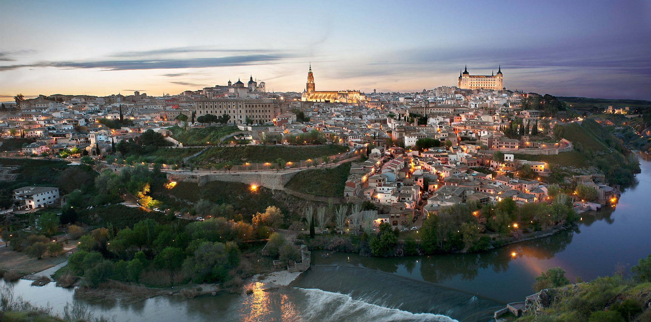 tolède espagne paysage ciel soirée lumières rivière maison château