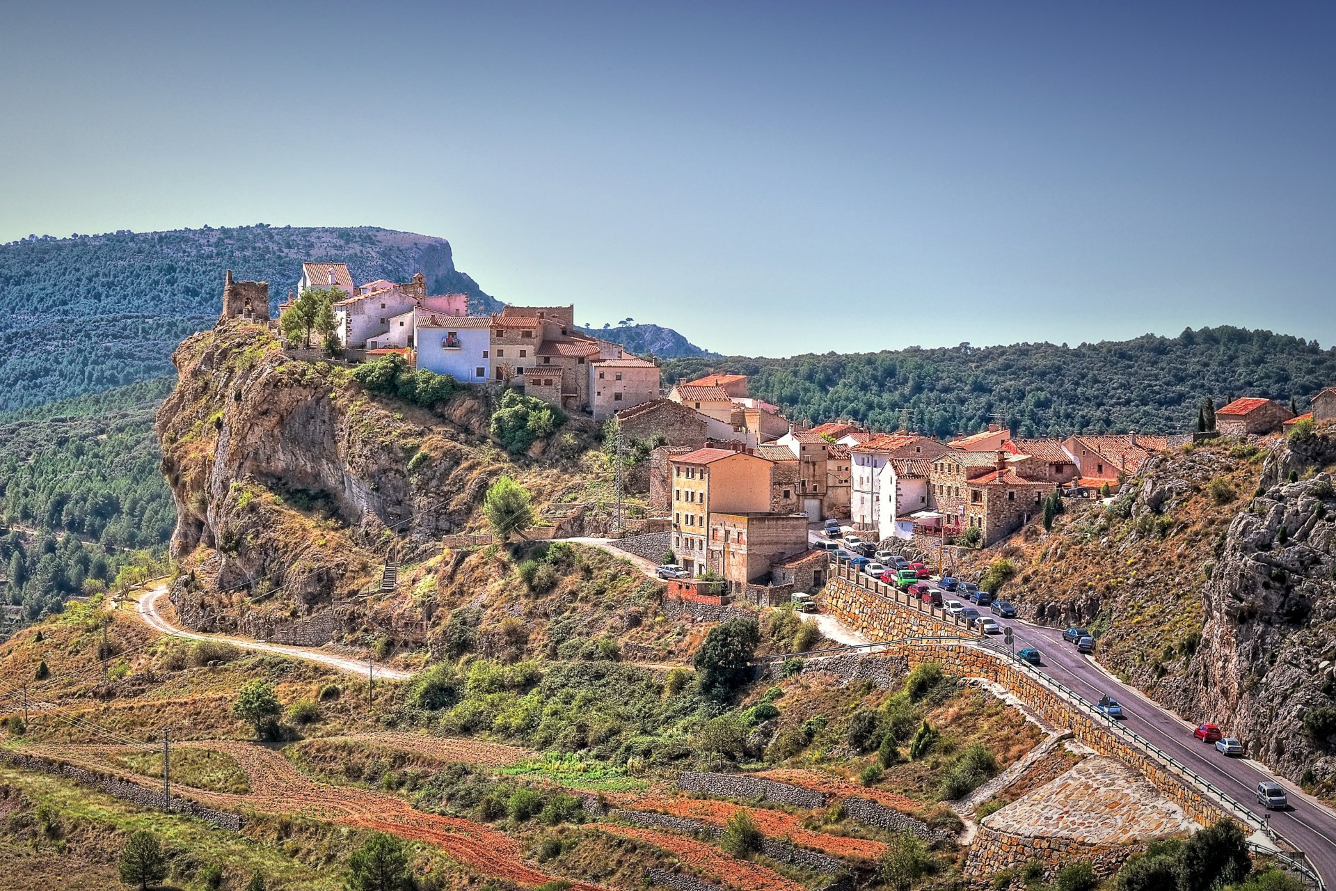 castellón de la plana espagne route rue maisons voitures rochers terrasses arbres ciel