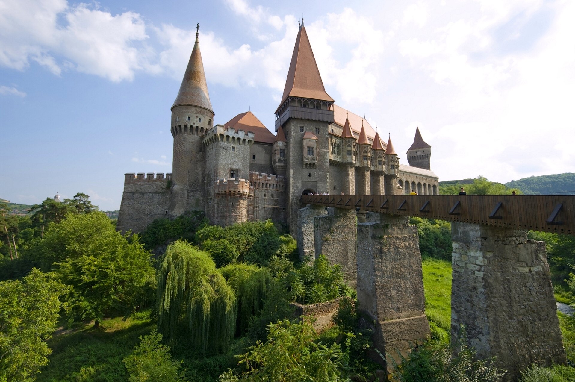 château de corvin château de hunyad hunedoara transylvanie roumanie château de corvin pont