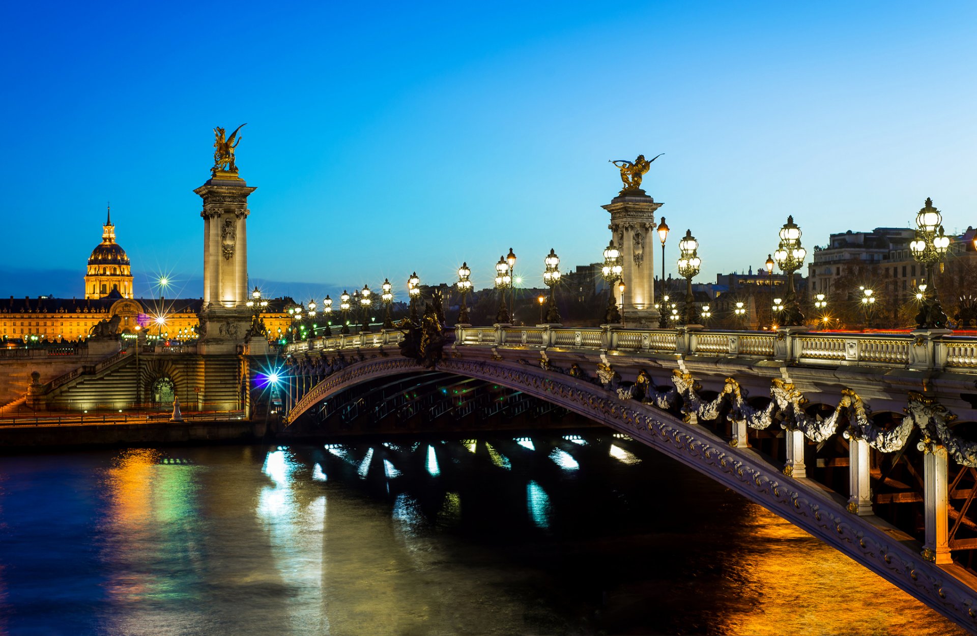 parís francia puente alejandro iii río sena ciudad noche linternas iluminación luz puente arquitectura