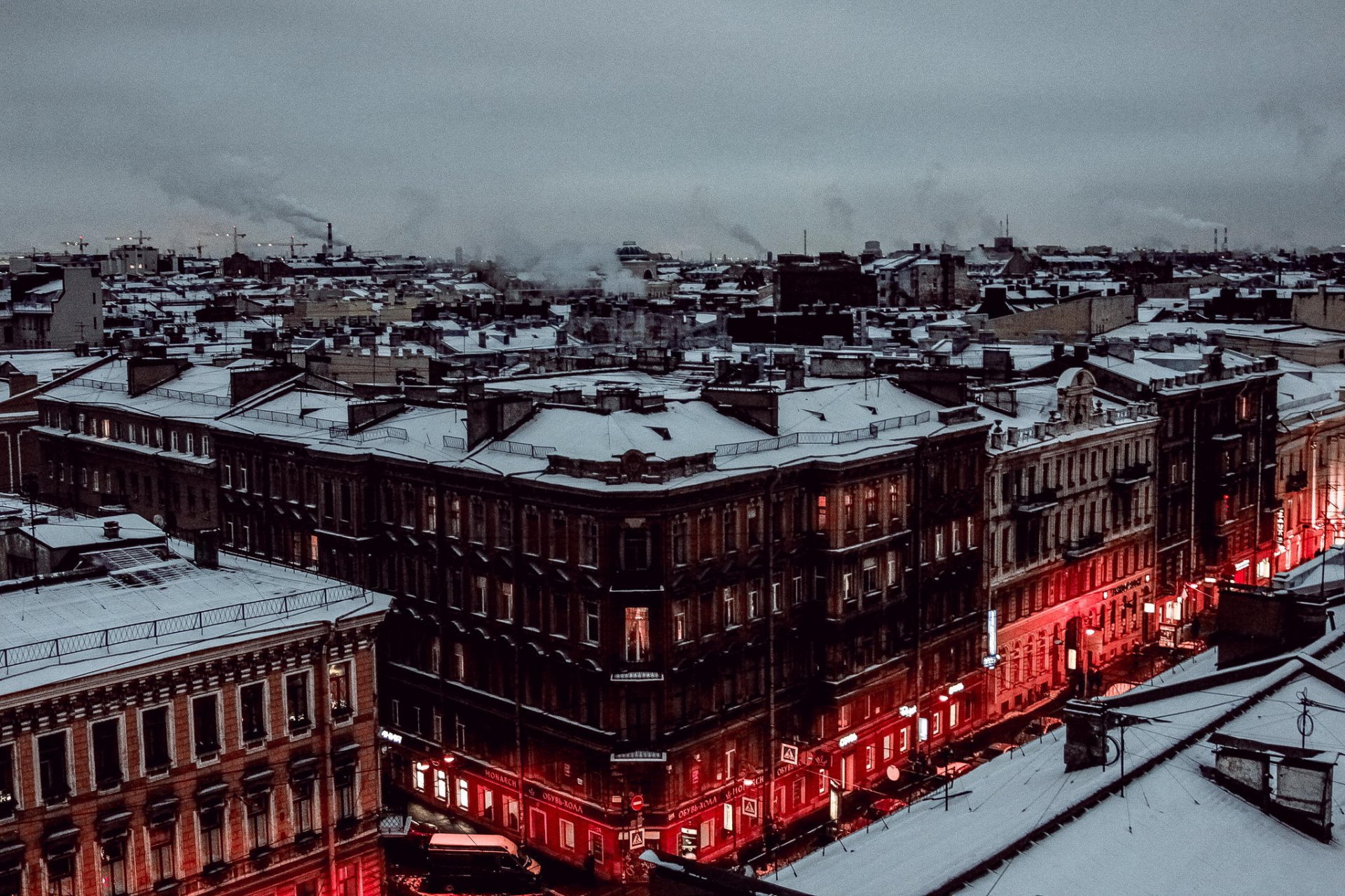 petersburg peter rosja petersburg wieczór zima śnieg domy dachy