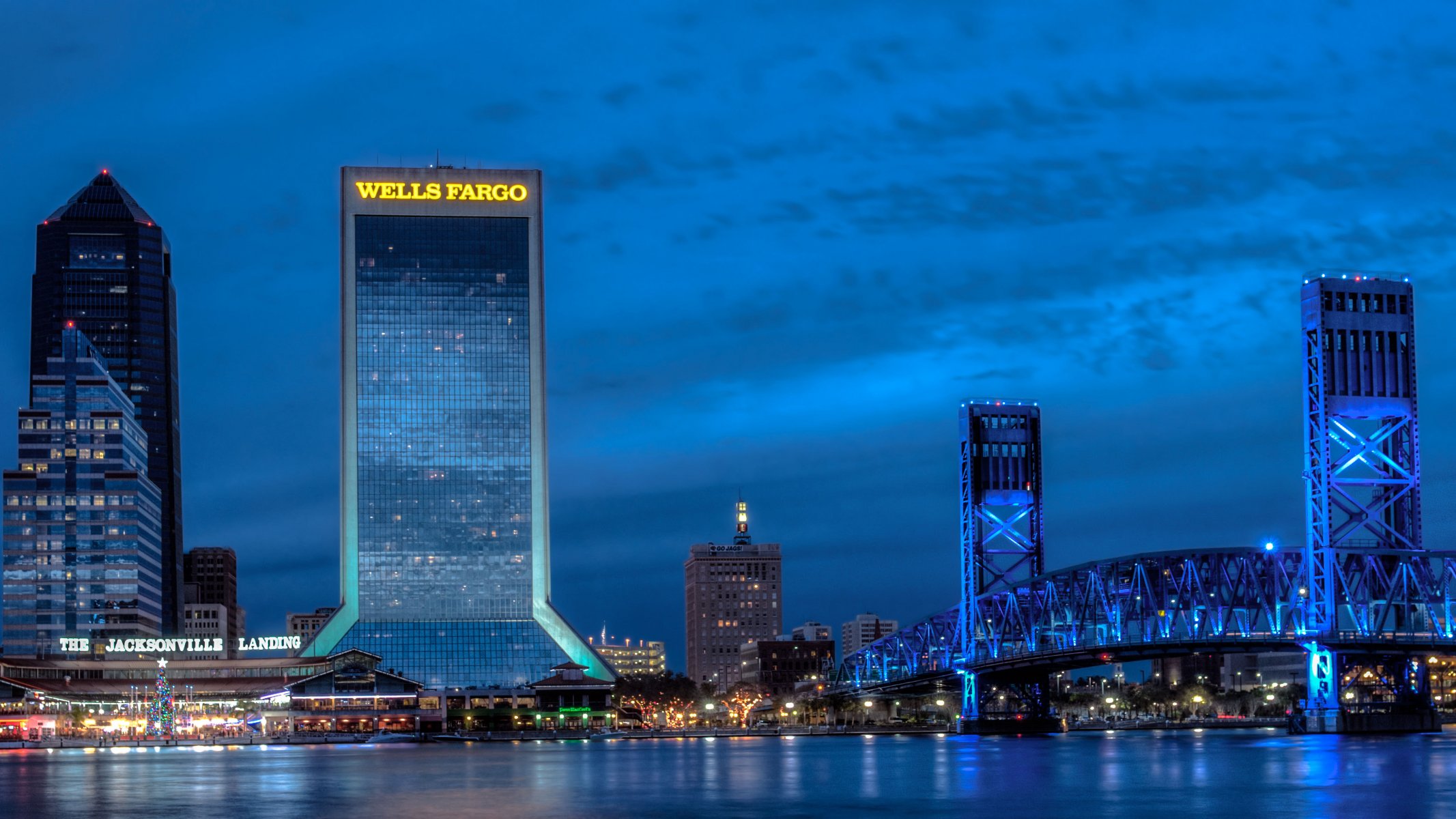 jacksonville florida usa himmel skyline gebäude wolkenkratzer brücke fluss wasser bank