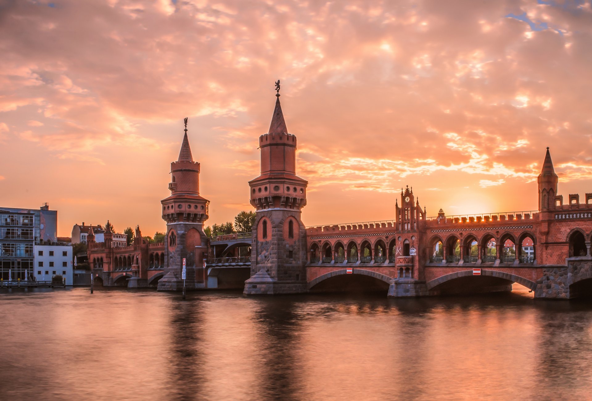 берлин oberbaumbrücke река мост вечер закат