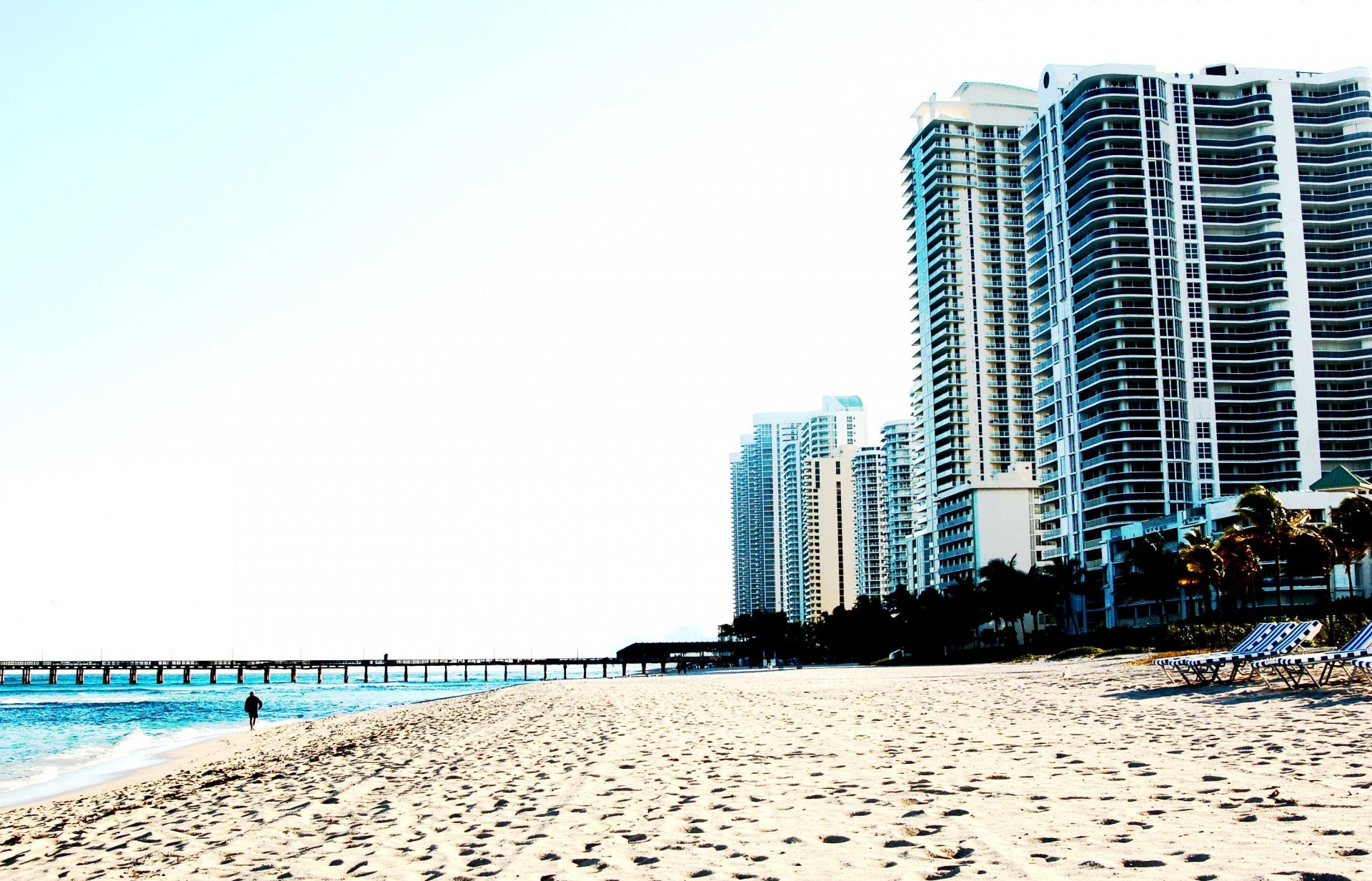 miami usa ameryka plaża miami niebo plaża piasek budynki wieżowce floryda