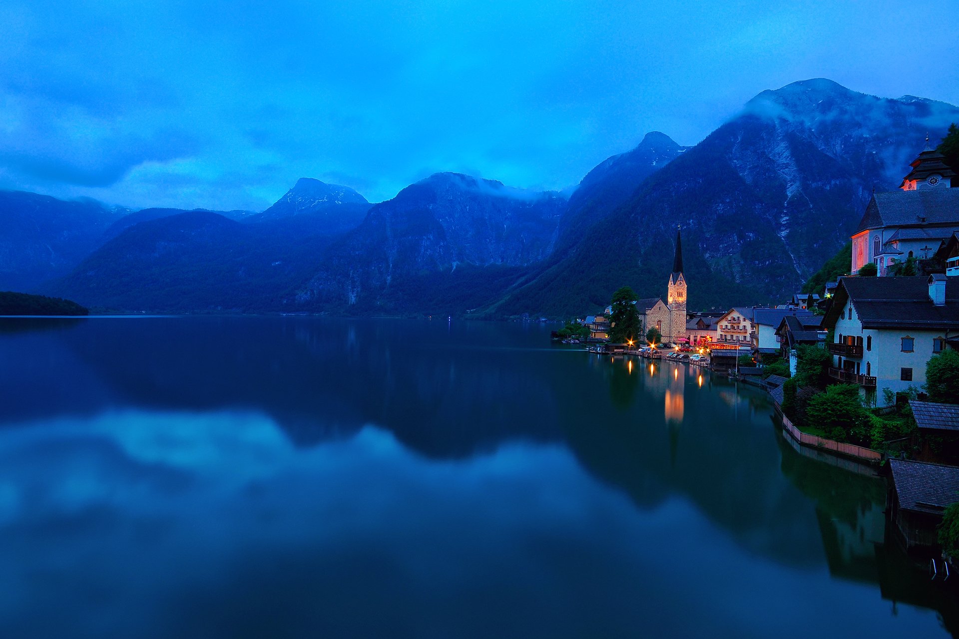 autriche ville commune hallstatt salzkammergut montagnes alpes lac