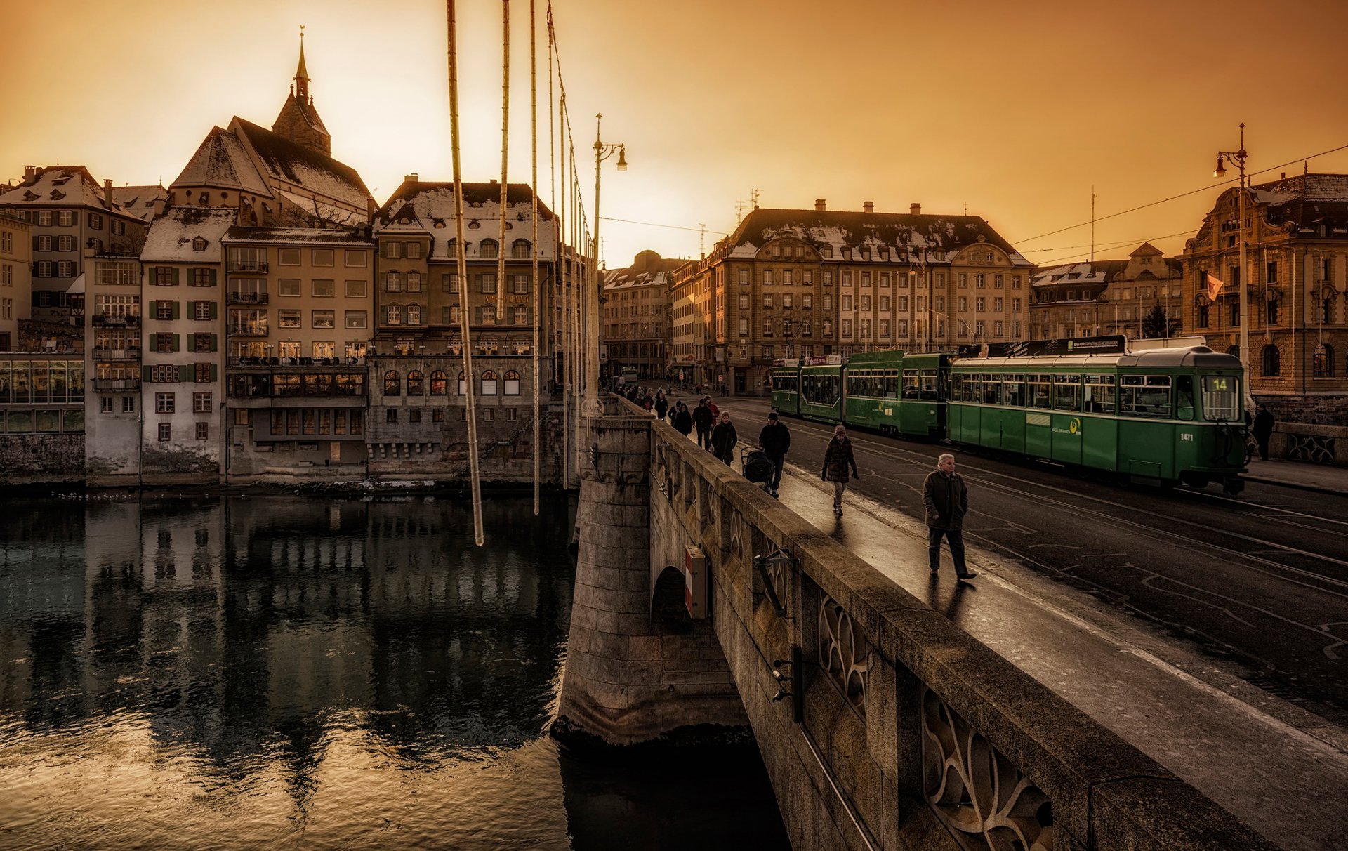 bâle suisse pont passants