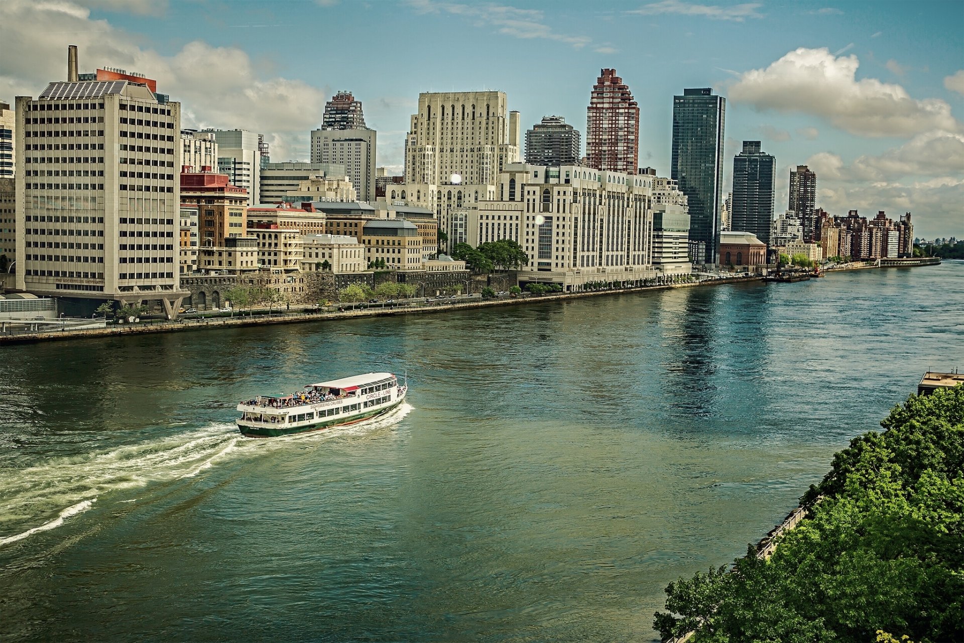 manhattan new york city hudson river new york embankment boat building