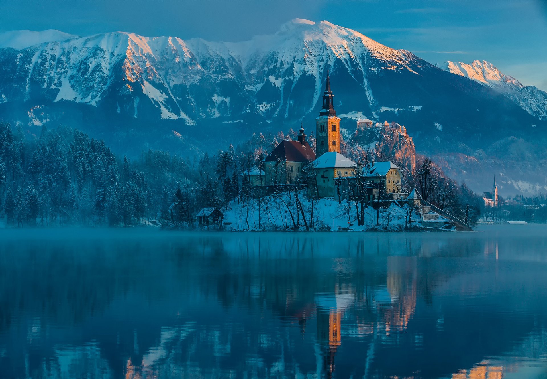 slovenia città di bled lago di bled montagne alpi giulie inverno gennaio mattina