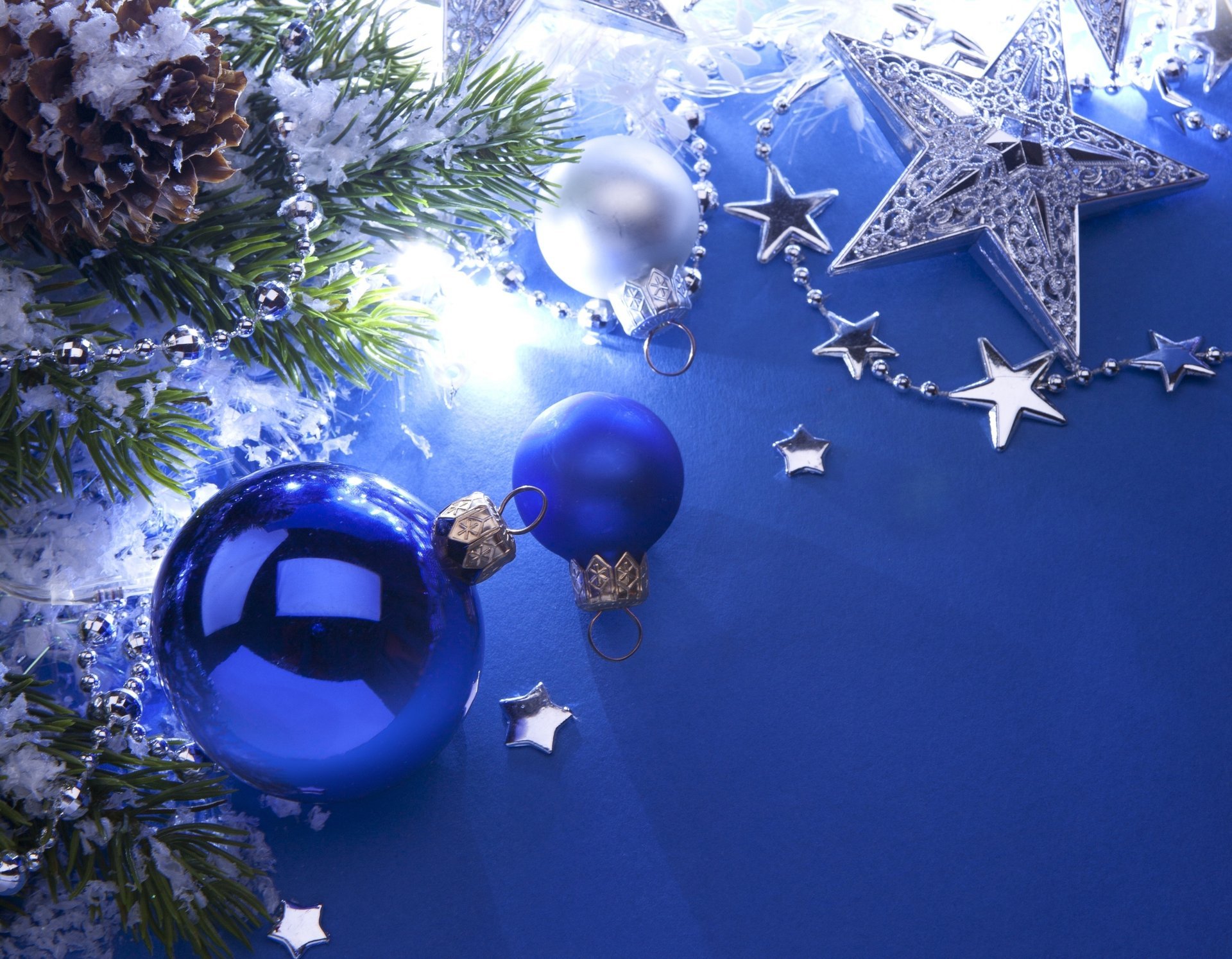 tars balls white blue balls christmas tree silver