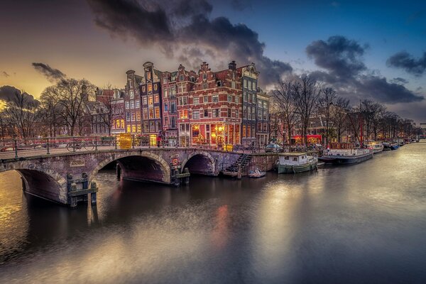 Das bewölkte Wetter von Amsterdam