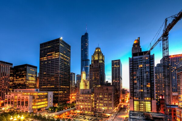 Wolkenkratzer der Nacht in Chicago