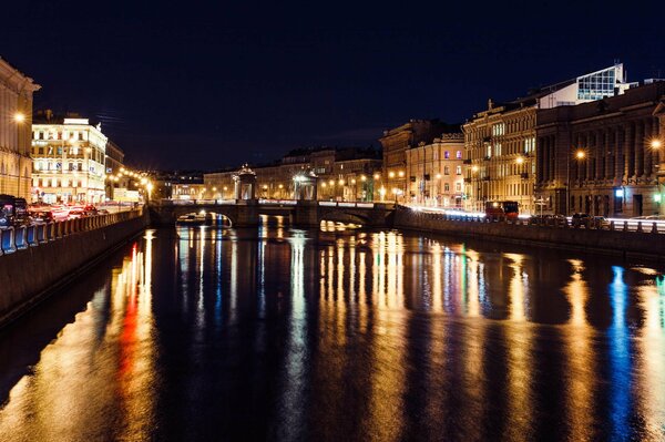 En San Petersburgo es muy bonita por la noche