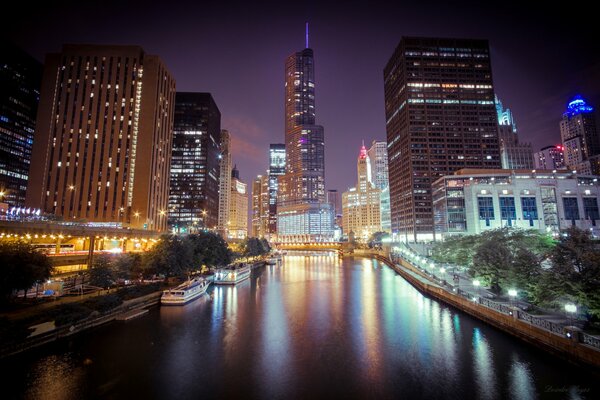 Gratte-ciel de nuit à Chicago