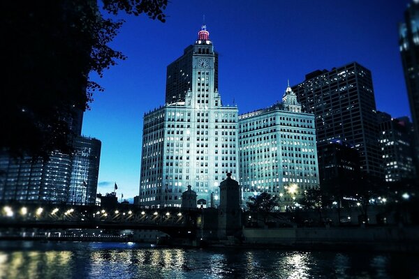 Vista notturna degli edifici di Chicago USA